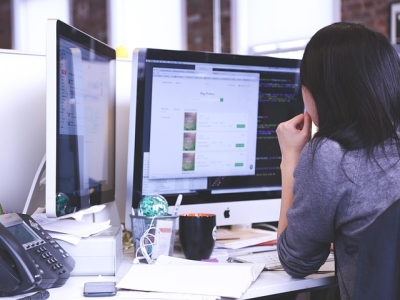 健康医疗B2B外贸独立站：医疗器械与耗材的合规与信任策略
